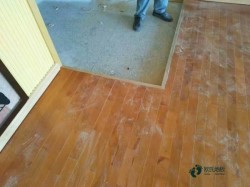 �е��\(y��n)��(d��ng)�@��ľ�ذ尲�b��˾