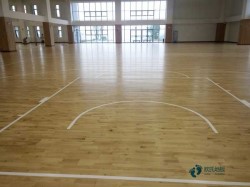 籃球木地板滑嗎